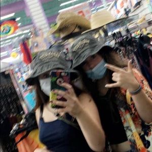 Meet your Posher, Taylor